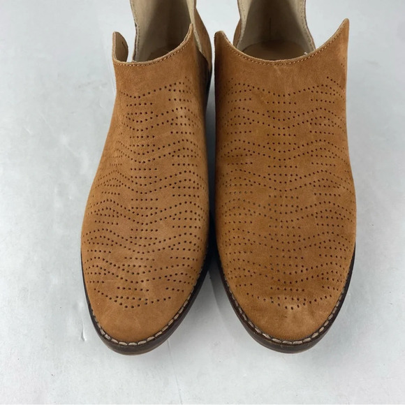 Lucky Brand Womens 9.5 Brown Suede Fayth Perforated Ankle Boots Booties Pull On - Picture 4 of 6